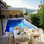 Comfy Ipek With Pool