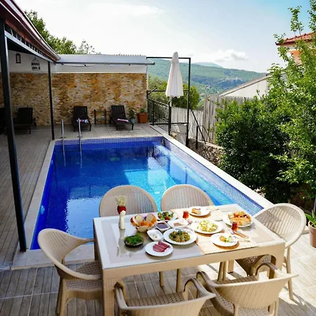 Comfy Ipek With Pool