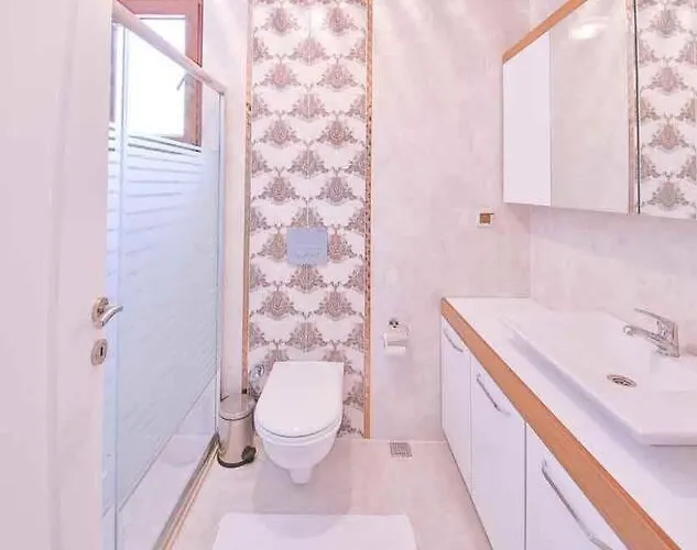 Comfy Ipek With Pool Willa